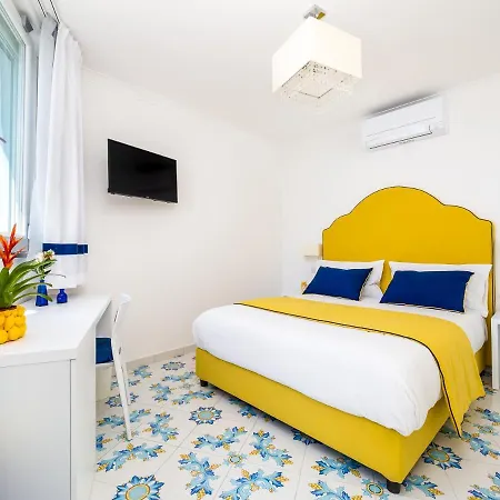 De Vivo Realty - Blue Waves Apartmán Positano