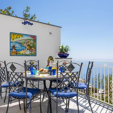 De Vivo Realty - Blue Waves Apartmán