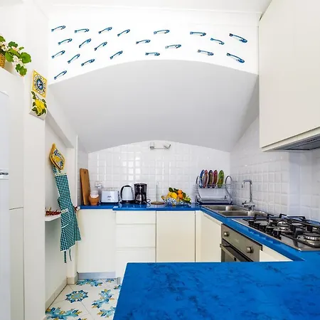 Blue Waves - De Vivo Realty Apartment *