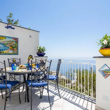 Blue Waves - De Vivo Realty Apartment