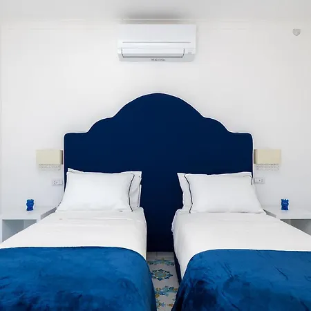 Blue Waves - De Vivo Realty Positano