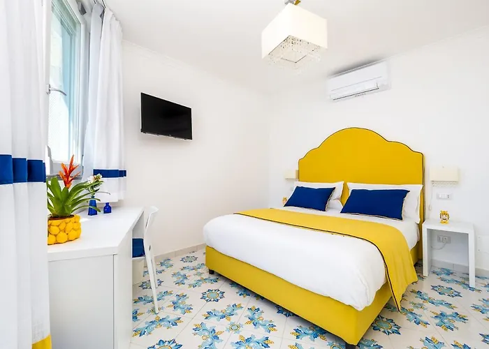 Blue Waves - De Vivo Realty Apartment Positano