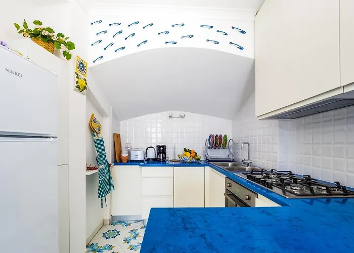 Blue Waves - De Vivo Realty Apartment *