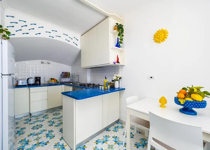 Blue Waves - De Vivo Realty Apartment *