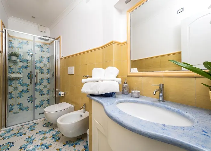 Blue Waves - De Vivo Realty Apartment *