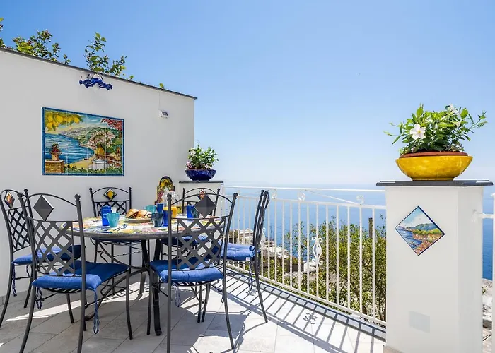 Blue Waves - De Vivo Realty Apartment