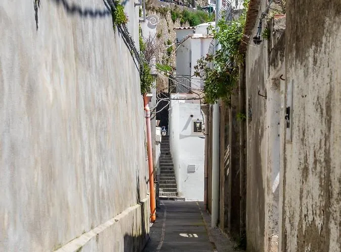 Blue Waves - De Vivo Realty Apartment *