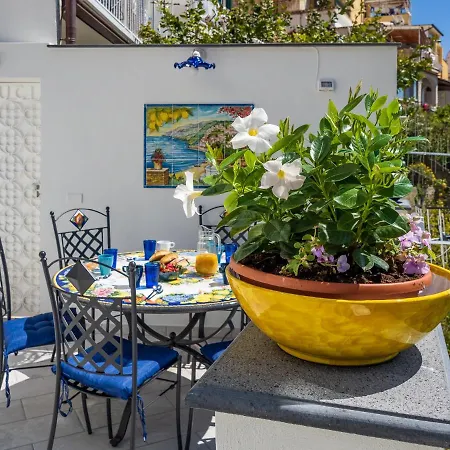 Apartment De Vivo Realty - Blue Waves