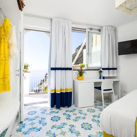 De Vivo Realty - Blue Waves