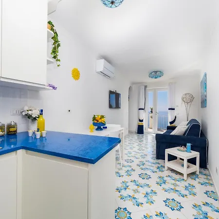 De Vivo Realty - Blue Waves Apartment Positano