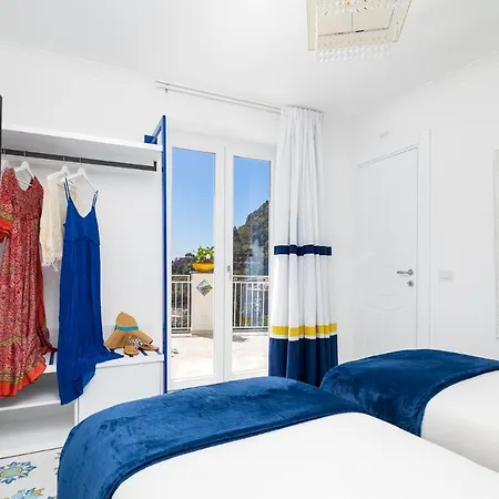 De Vivo Realty - Blue Waves *