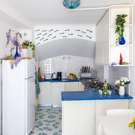 De Vivo Realty - Blue Waves * Positano