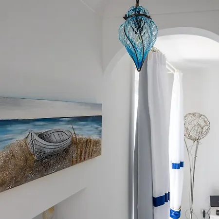 De Vivo Realty - Blue Waves